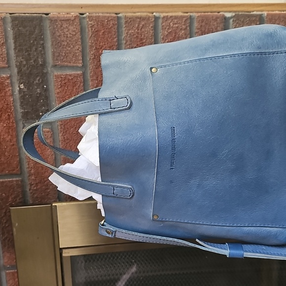 Portland Leather Blue Tote with Adjustable Strap - Picture 5 of 6